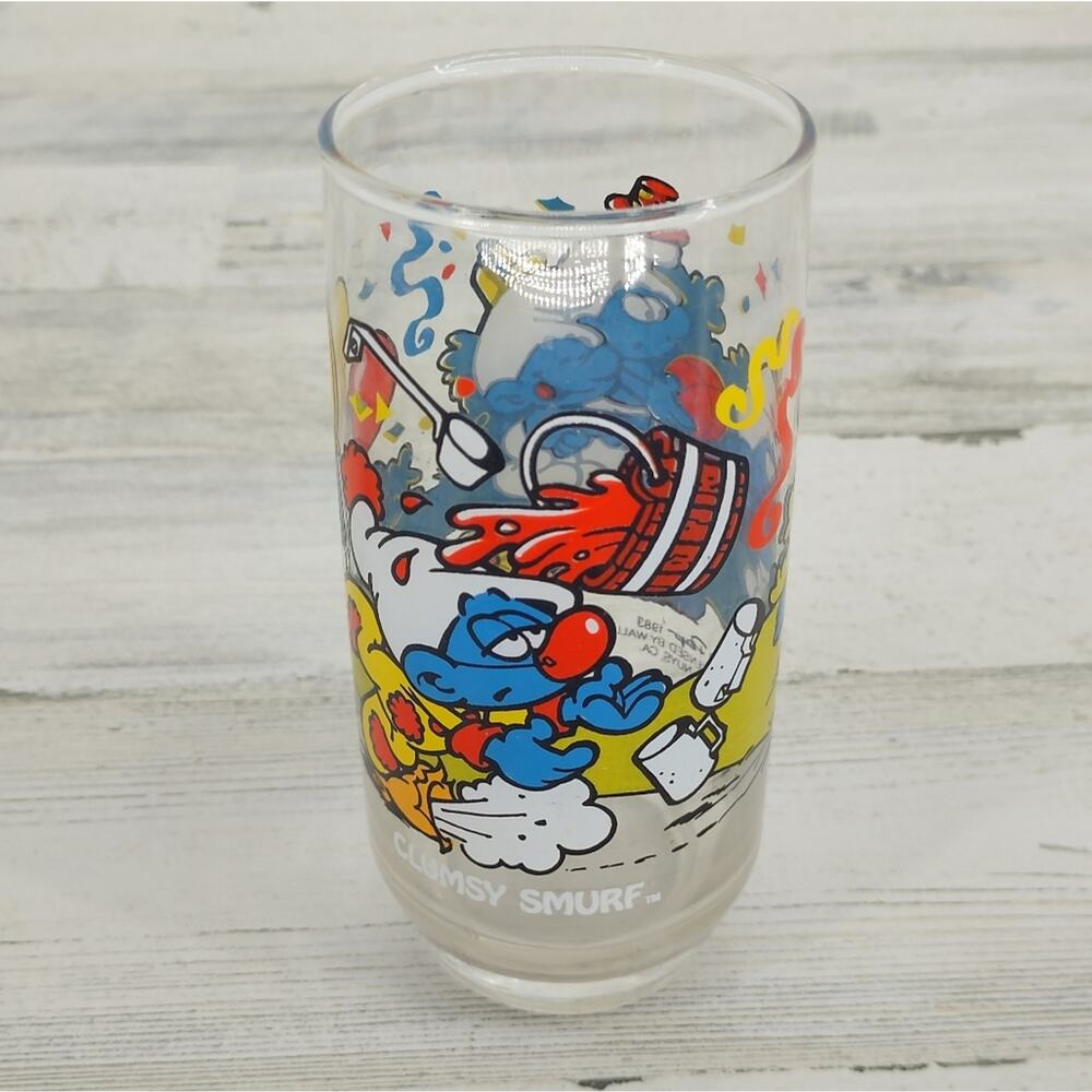 Vintage Clumsy Smurf Glass Cup Collector 1983 Wallace Bernie